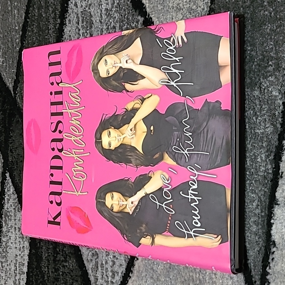 KARDASHIAN KONFIDENIAL BIOGRAPHY HARDCOVER BOOK